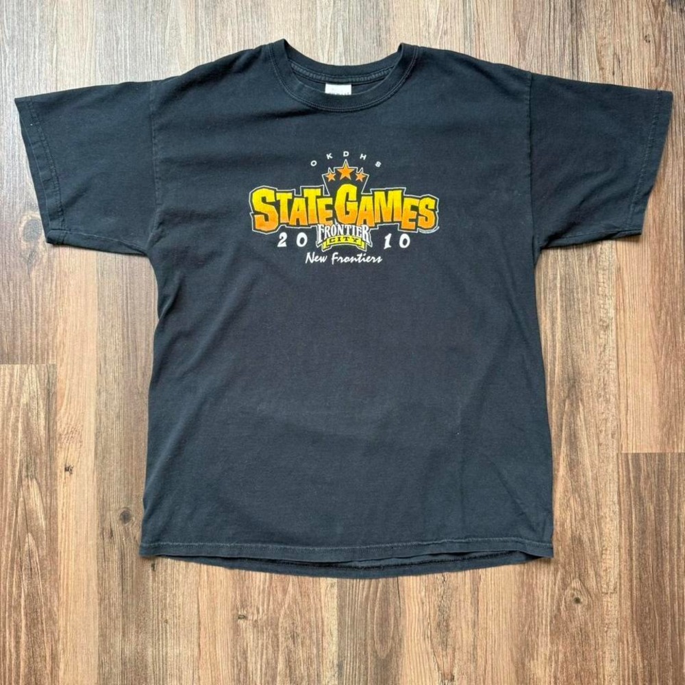 Gildan Men Black OKDHS State Games 2010 Frontier City‎ Graphic T-Shirt Size L
